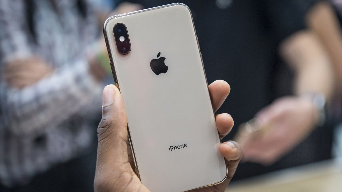 Desde que se realizó el anuncio a última hora del miércoles, la cotización de Apple en el mercado de valores se ha desplomado.