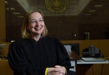 Juez extiende periodo a jurado en investigación de interferencia rusa La magistrada Beryl Howell, de la corte del Distrito de Columbia, aprobó la extensión del equipo de investigación, según las versiones periodísticas.