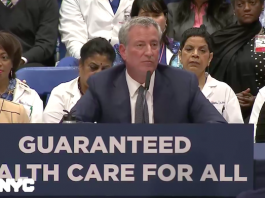 Nueva York anuncia un plan para garantizar la atención médica universal El alcalde de la Ciudad de Nueva York, Bill de Blasio.