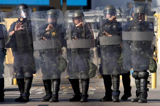 El exjefe de la Policía local, Webster Hogue, tenía un salario de unos 41.000 dólares anuales y los otros policías percibían 32.000, sin beneficios adicionales.