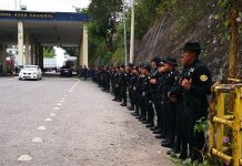 Las autoridades de Honduras reforzaron hoy las medidas de control migratorio en el punto de Agua Caliente.