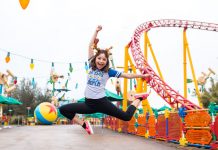 Karol Sevilla, la joven protagonista de “Soy Luna” de Disney Channel, se divirtió como niña durante sus vacaciones en Walt Disney World Resort en Florida, donde recorrió el patio de Andy en Toy Story Land, la nueva área temática en el parque Disney’s Hollywood Studios. Foto Cortesía: Charlene Guilliams / Walt Disney World Resort