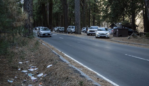Los excrementos se acumulan en los parques de Estados Unidos por el cierre del Gobierno La falta de personal en Yosemite y otros parques naturales de EE.UU. a causa del cierre parcial del Gobierno ha hecho que las letrinas lleven días sin limpiarse y que las heces humanas se acumulen. (Foto de twitter @Mundo_ECpe)