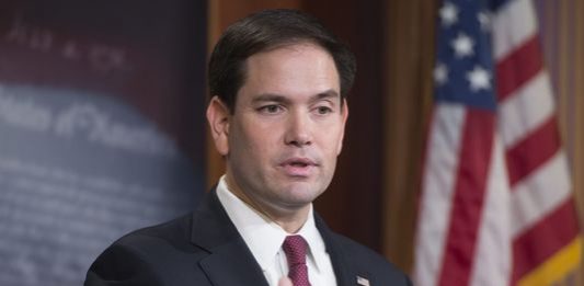 El senador estadounidense Marco Rubio señaló hoy que Nicolás Maduro tiene que decidir de qué manera va a abandonar el poder, "por las buenas o las malas"