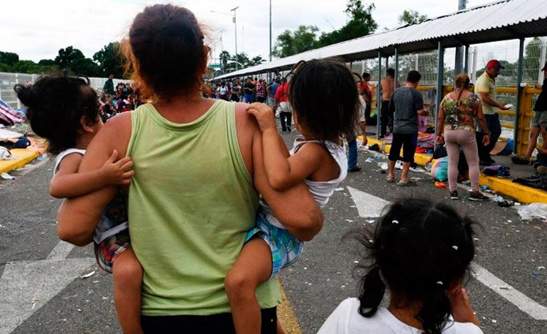 Al menos 15 menores de edad viajan en una nueva caravana de migrantes salvadore&ntilde;os que parti&oacute; hoy