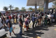 Miles de mexicanos utilizarán el fin de semana para "cargar" gasolina ante la crisis generada por los problemas en el abastecimiento.