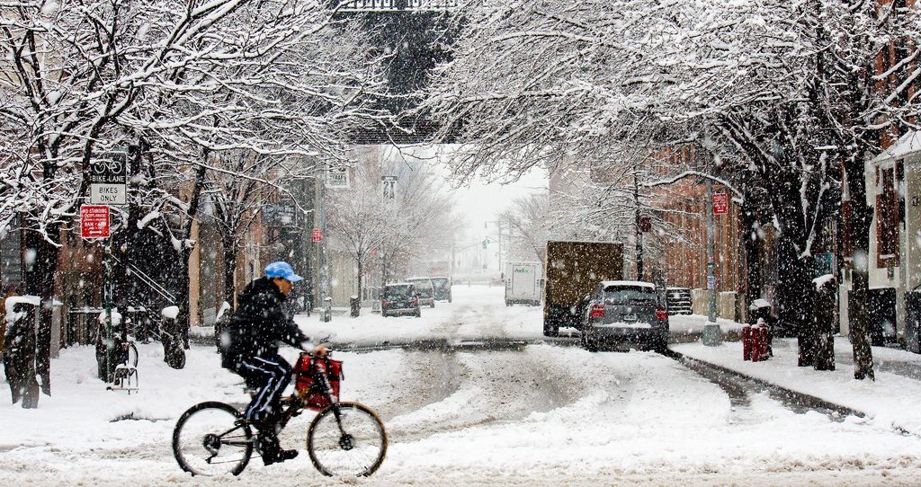 Nueva York se preparaba hoy para la llegada de un fuerte temporal al que seguir&aacute; un periodo de g&eacute;lidas temperaturas.