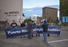 Simpatizantes de organizaciones incluidas en la Sociedad Civil Estadista, que apoya la plena anexión de Puerto Rico a Estados Unidos, se manifestaron hoy en San Juan.