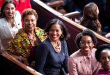 Hay que tener en cuenta el fenómeno Alexandria Ocasio-Cortez. La latina que se ha convertido en la congresista más joven.
