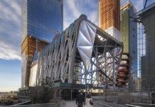 Cobijado bajo una estructura de chapas metálicas abombadas, "The Shed" nace con el objetivo de ser un centro creativo multidiscipliar.