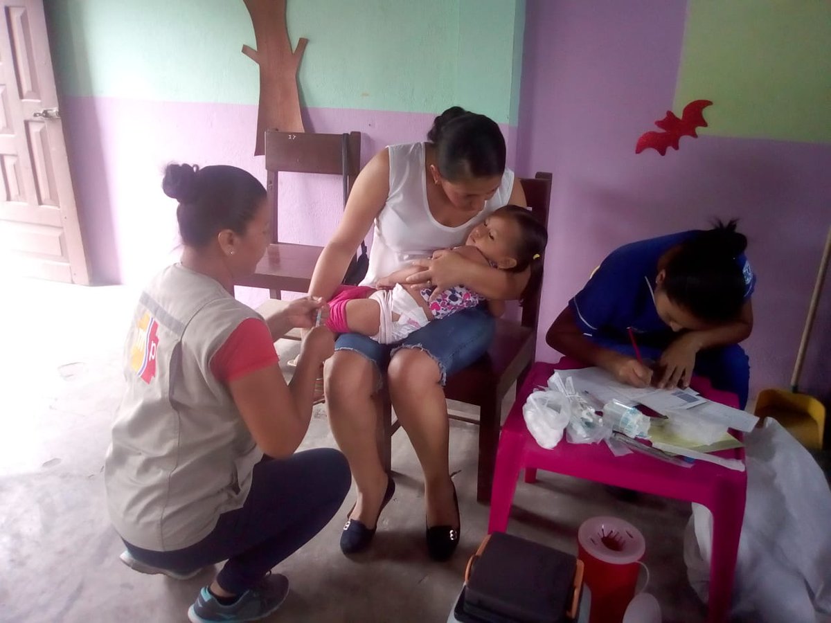 Los Departamentos de Salud y Educación de Puerto Rico pusieron en marcha hoy la campaña "Escuela Libre de Infuenza", que impulsa la vacunación contra el virus.