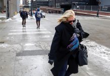 El frío polar que azota el medio oeste de Estados Unidos ha provocado al menos 10 muertes, según el conteo provisional