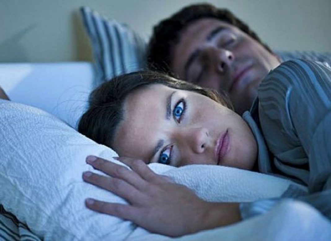 El trabajo, en el que el 60% de los participantes fueron hombres, apunta que las personas que duermen menos de seis horas por la noche pueden tener un mayor riesgo de enfermedad cardiovascular.