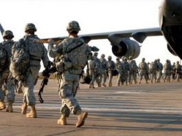 EE.UU. envía 350 soldados a Colombia para ejercicios militares conjuntos Al menos cinco soldados de las Fuerzas de Siria Democrática (FSD), una alianza armada liderada por milicias kurdas, murieron hoy en un atentado suicida al paso de un convoy de tropas de EEUU