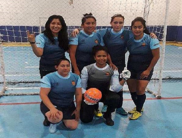 Las jovencitas del Legacy que, el martes pasado (Febrero 19), en la la final categor&iacute;a Damas&nbsp; de la Brooklyn Juniors Soccer League, disputaban el tercer lugar. (Foto Cortes&iacute;a: BruJuSoLe)