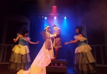 Belisa, Perlimplin, y las criat uras de la luna, en unos de losmuchos instantes de magia del la produccion de HAVANAFAMA