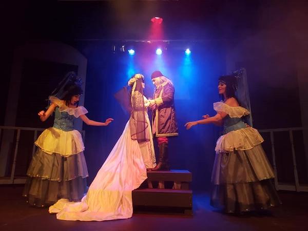 Belisa, Perlimplin, y las criat uras de la luna, en unos de losmuchos instantes de magia del la produccion de HAVANAFAMA