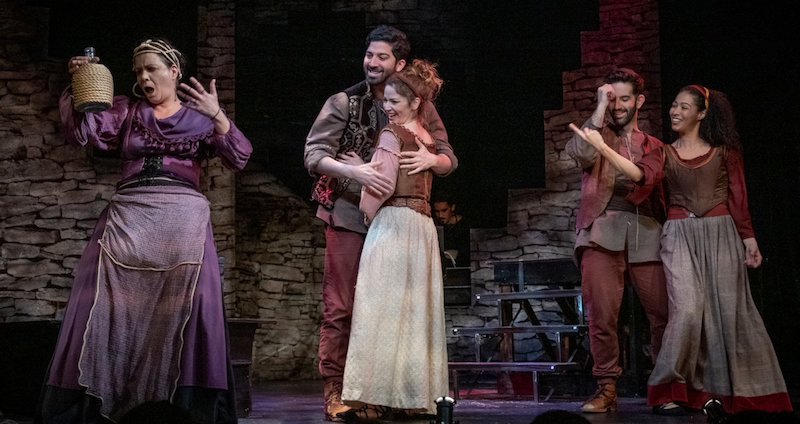 Zulema Clares, Mario Peguero, Sandra Gumuzzio, Imanol Fuentes y Maria Cotto, en una escena de La Celestina