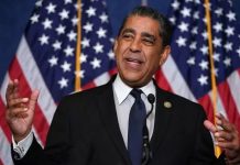 "Fundada en 1844, hoy se cumple el 175 aniversario de la Independencia de la República Dominicana, que se celebra anualmente como Día de la Independencia de la República Dominicana", dijo el congresista Adriano Espaillat.