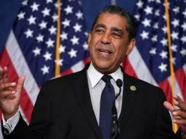 "Fundada en 1844, hoy se cumple el 175 aniversario de la Independencia de la República Dominicana, que se celebra anualmente como Día de la Independencia de la República Dominicana", dijo el congresista Adriano Espaillat.