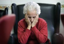 Aproximadamente 1 de cada 3 adultos mayores en los Estados Unidos necesita ayuda con una o más actividades diarias, pero las tasas de discapacidad y los costos relacionados con la atención médica son más altos en esta población con problemas.