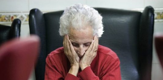 Aproximadamente 1 de cada 3 adultos mayores en los Estados Unidos necesita ayuda con una o más actividades diarias, pero las tasas de discapacidad y los costos relacionados con la atención médica son más altos en esta población con problemas.