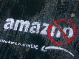 Activistas celebran que Amazon no se instale en Nueva York Activistas y políticos contrarios a que Amazon instale una de sus sedes en Queens han celebrado este jueves la decisión del gigante de las ventas por internet de no construir una base en la ciudad.