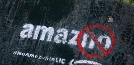 Activistas y políticos contrarios a que Amazon instale una de sus sedes en Queens han celebrado este jueves la decisión del gigante de las ventas por internet de no construir una base en la ciudad.