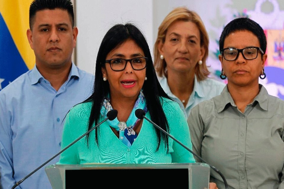 "Esa ayuda viene contaminada y envenenada, es cancerígena, así lo han mostrado distintos estudios científicos", dijo la funcionaria.