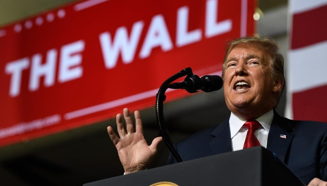 "&iquest;Si estoy contento? La respuesta es no. No estoy contento (con el acuerdo). Voy a a&ntilde;adir cosas", dijo Trump a los periodistas en la Casa Blanca, sin dar m&aacute;s detalles.