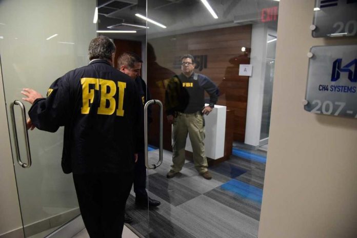 Agentes del FBI en Puerto Rico llevan a cabo este miércoles varias órdenes de arrestos contra un grupo de personas que presuntamente se dedicaban al narcotráfico en San Juan.