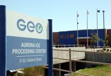 California no podrá prohibir cárceles del ICE operadas por empresas privadas Por décimo año consecutivo, organizaciones pro inmigrantes de Colorado celebran una vigilia por el Día de los Enamorados frente una cárcel para indocumentados ubicada en Auroa. (Foto de twitter @DenverWestword)