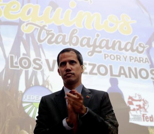 Guaidó ordena a los militares que permitan ingresar la ayuda humanitaria El jefe del Parlamento venezolano y líder opositor, Juan Guaidó, participa en una reunión con la Confederación de Asociaciones de Productores Agropecuarios (Fedeagro) y la Federación Nacional de Ganaderos (Fedenaga), este miércoles, en Caracas (Venezuela).