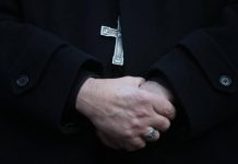 Una diócesis católica de Nueva York que encubrió abusos accede a control externo Un despacho de abogados exigió este jueves a la archidiócesis de la Iglesia Católica de Nueva York que haga pública una lista que el propio bufete elaboró