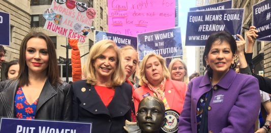 La ERA enmendaría la Constitución del Estado de Nueva York para prohibir la negación de la igualdad de derechos por razón de sexo, garantizando la igualdad de derechos.