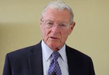 El líder del Comité de Servicios Armados del Senado, James Inhofe