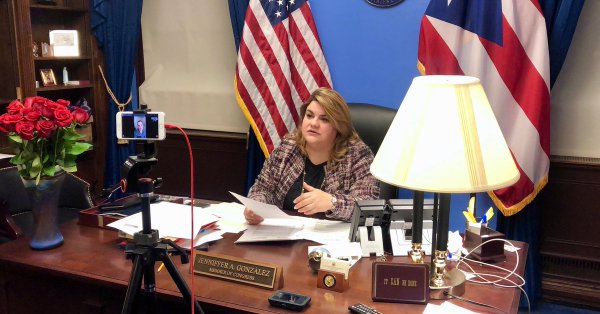 Gonz&aacute;lez explic&oacute; que Bajo el Programa de Asistencia P&uacute;blica de FEMA se aprobaron 6.8 millones de d&oacute;lares para el Departamento de Transportaci&oacute;n y Obras P&uacute;blicas.