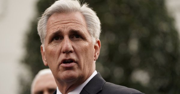 Kevin McCarthy, aplaudi&oacute; este martes que los congresistas dem&oacute;cratas hayan cedido a aprobar fondos para el muro.