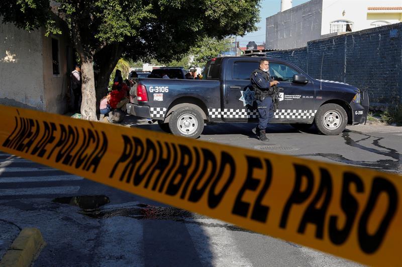 Más 40.000 personas desaparecidas registradas, unas 1.100 fosas clandestinas y 26.000 cuerpos sin identificar dan cuenta de la magnitud de la crisis humanitaria y Derechos Humanos que enfrenta la administración del presidente de México, Andrés Manuel López Obrador.