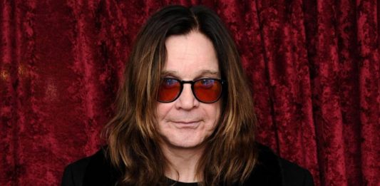 Ozzy Osbourne está hospitalizado desde el pasado miércoles por complicaciones derivadas de una gripe.