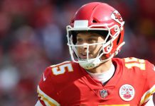 El joven mariscal de campo de los Chiefs de Kansas City, Patrick Mahomes, no pudo estar con su equipo en la 53 edición del Super Bowl, pero fue la gran estrella y triunfador en la noche de la entrega de premios. (Foto de twitter @TheUndefeated)