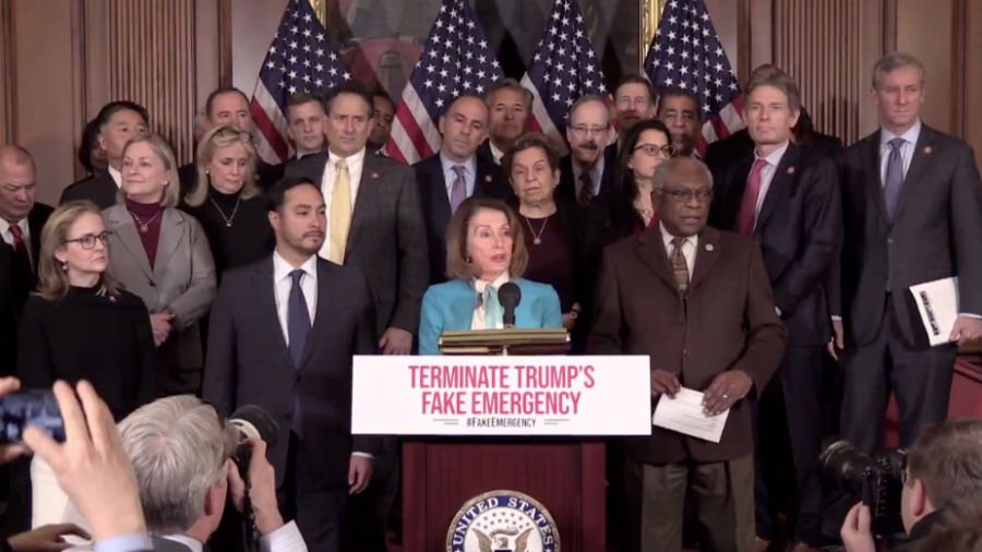 Pelosi denunció que Trump pretende "usurpar" el poder de una de las tres ramas del Gobierno, la legislativa, algo que atenta contra la voluntad de los fundadores del país.