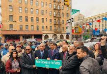 Nombran calle en honor a Rafael Corporán de los Santos El cónsul Carlos Castillo junto al Concejal Ydanis Rodríguez en el nombramiento de la calle Rafael Corporán.