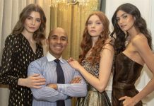Colombiano Peñaranda presenta colección de vestidos asimétricos y con brillo El diseñador colombiano Raúl Peñaranda (2i) posa con unas modelos al final de su desfile de la colección Otoño-Invierno 2019 en el marco de la Semana de la Moda de Nueva York, este lunes, en Nueva York