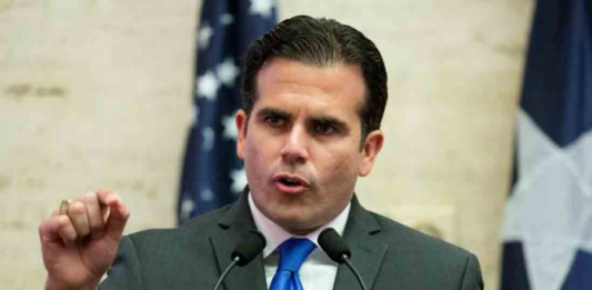 Rosselló sostuvo que ese estatus de Estado Libre Asociado es "injusto" y que para que Puerto Rico alcance su pleno desarrollo es necesario que la situación cambie.