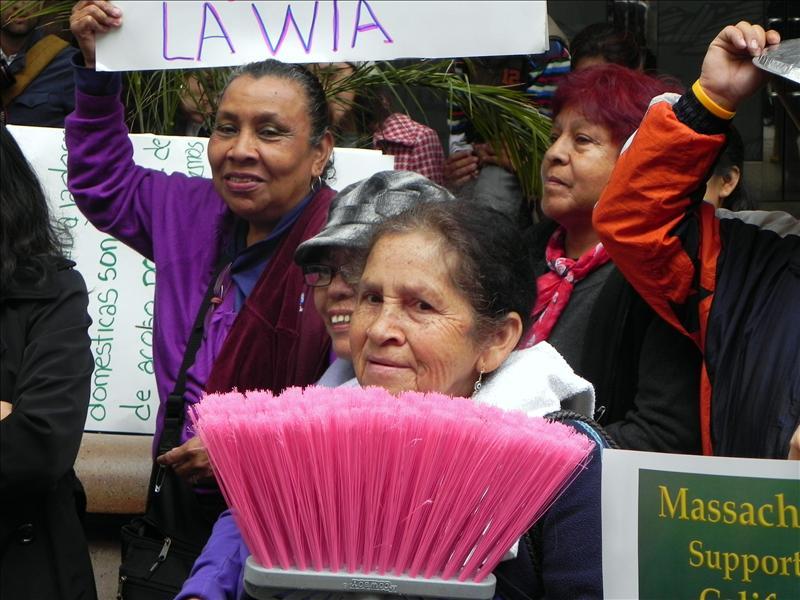 No quieren volver a dormir en la calle, trabajar 90 horas semanales, ni callarse los abusos que sufrieron; las trabajadoras dom&eacute;sticas no est&aacute;n dispuestas a dejar pasar m&aacute;s tiempo y acuden al imponente Capitolio de EE.UU.&nbsp;
