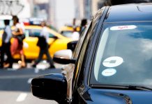 Uber presentó una demanda contra Nueva York para tratar de obligar a la ciudad a dar marcha atrás a su decisión de limitar el número de licencias de los llamados vehículos de alquiler con conductor
