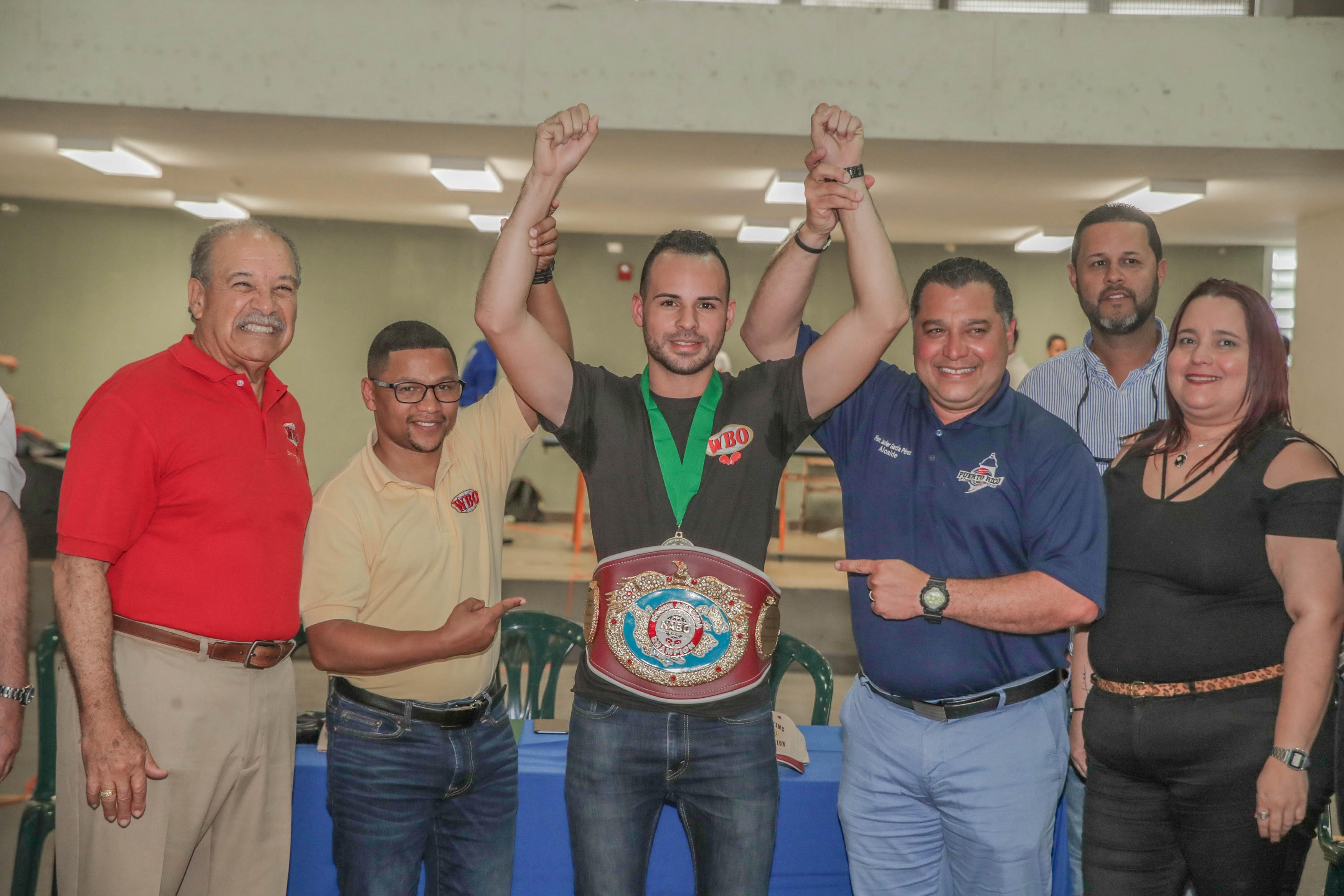 La Organizaci&oacute;n Mundial de Boxeo (OMB), junto con su presidente el Lcdo. Francisco &lsquo;Paco&rsquo; Valc&aacute;rcel, le hicieron entrega al boxeador Yomar &lsquo;The Magic&rsquo; &Aacute;lamo, el t&iacute;tulo OMB de Norte Am&eacute;rica (NABO) de las 140 libras.