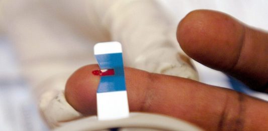"El costo promedio de un medicamento elegible en los Estados Unidos supera los $4,500 por mes, en México es del 40% al 60% menos”, explicó Travis Tolley, director de servicios clínicos del PEHP