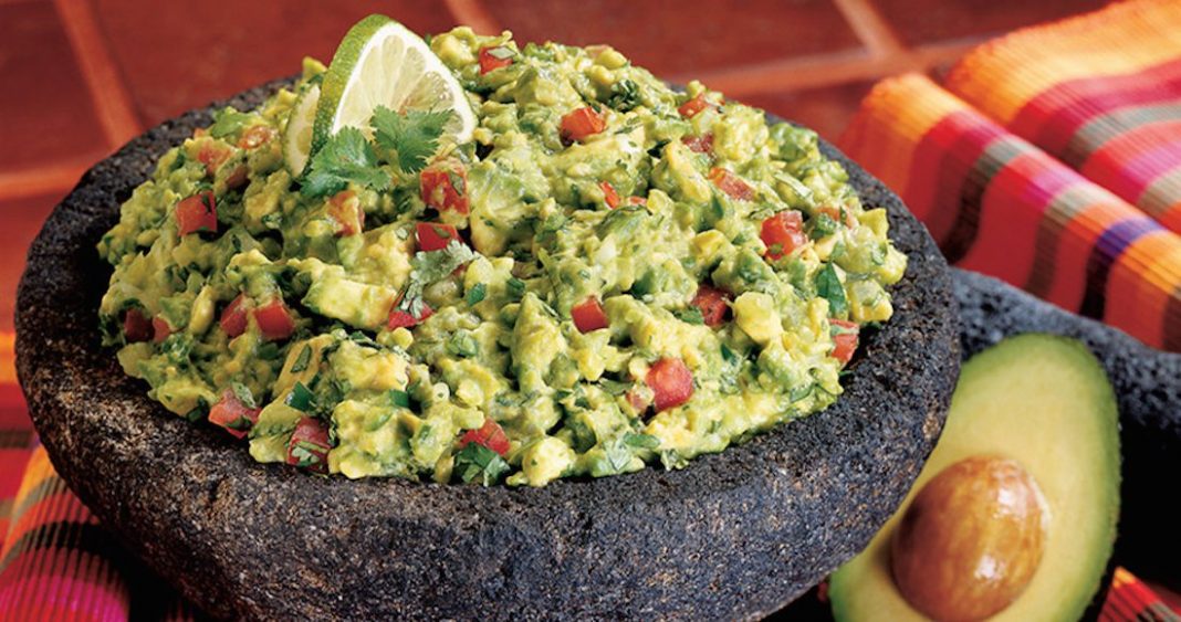 guacamole El gusto estadounidense por el guacamole proviene de la enorme presencia de migrantes mexicanos en ese país. (Foto de twitter @pulso_mx)